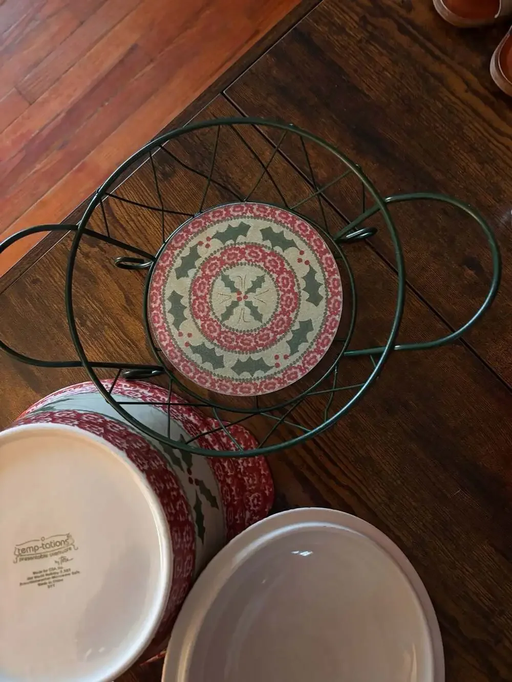 Temp-tations Old World Holiday 2.5 QT Round Covered Casserole Dish with Wire Rac